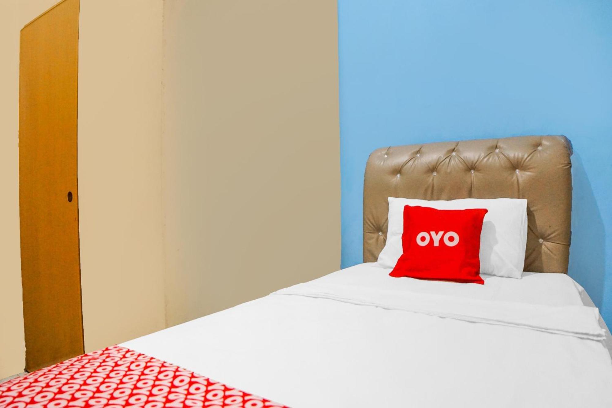 Oyo 92076 Sky Residence Cengkeh Medan Exterior photo